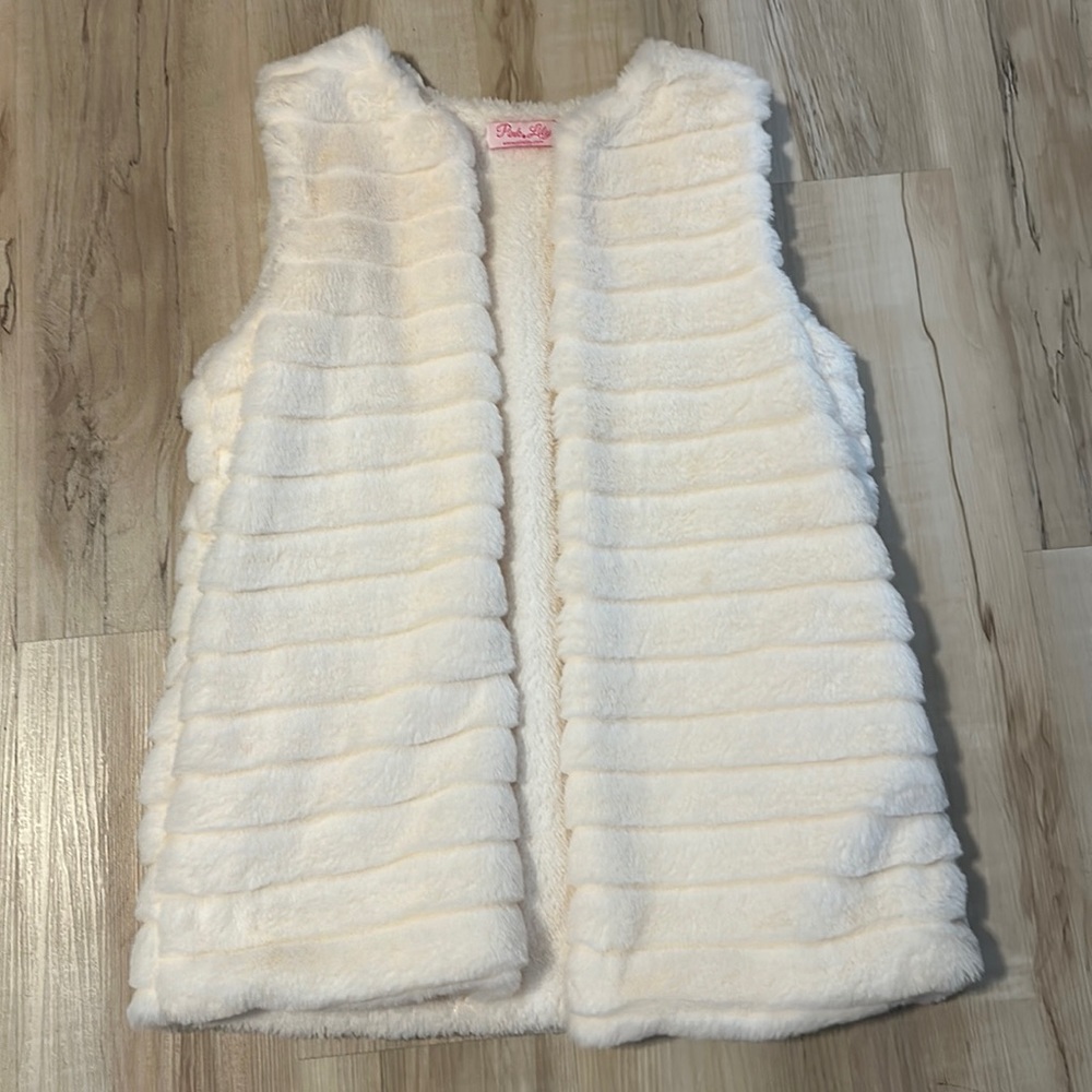 Pink lily legendary heart plush fuzzy vest, beautiful cream color, nwot! Size M